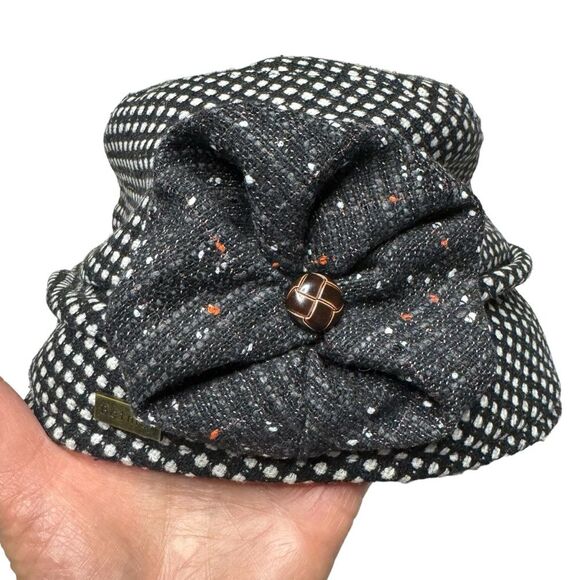 Betmar Women's Black White Polka Dot Contrasting Bow Tweed Bucket Hat - Picture 1 of 6